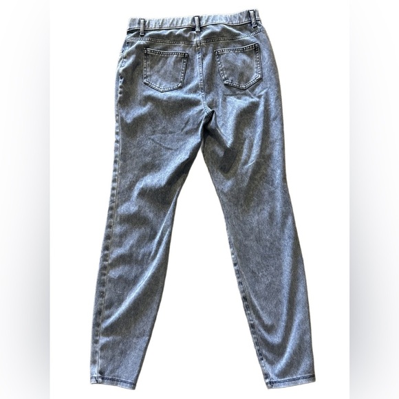 Time and Tru Stonewashed Stretchy Jeans with elastic waist - Picture 2 of 3